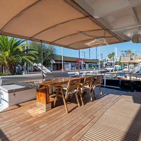 Luxury Boat Botel