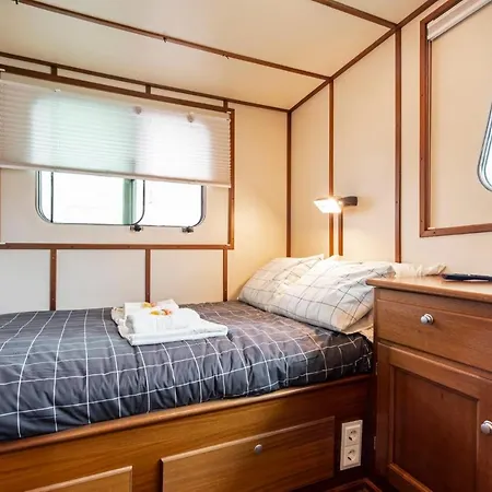 Luxury Boat Botel