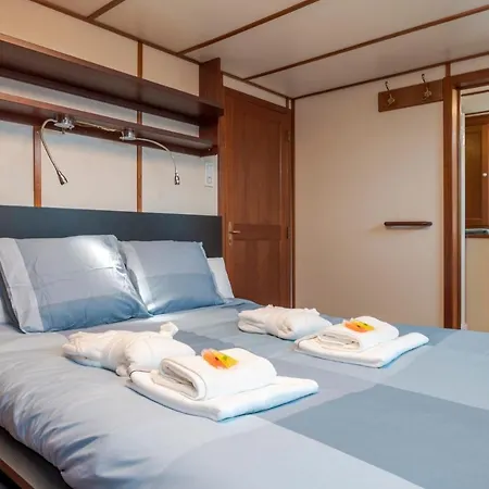 Luxury Boat Botel