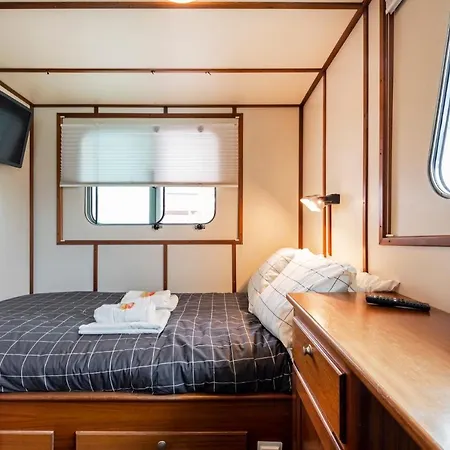 Luxury Boat Botel