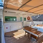 بوتيل Luxury Boat سان أدريان دي بيزوس