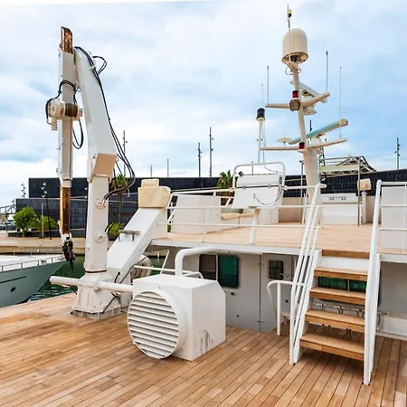 بوتيل Luxury Boat سان أدريان دي بيزوس