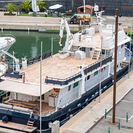 Luxury Boat Botel *