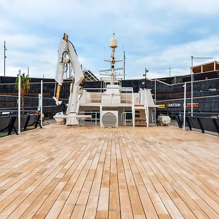 Luxury Boat Botel *