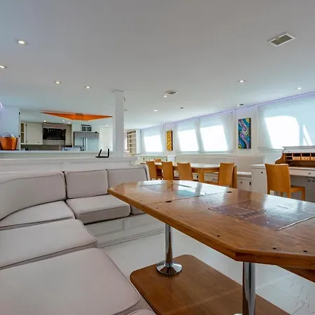 Botel Luxury Boat Sant Adrià de Besòs