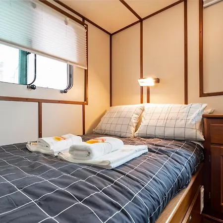 Luxury Boat Botel *