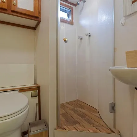 Ботель Luxury Boat *