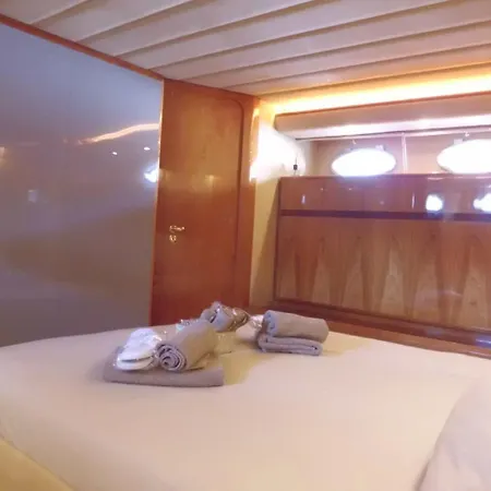 Luxury Boat Botel
