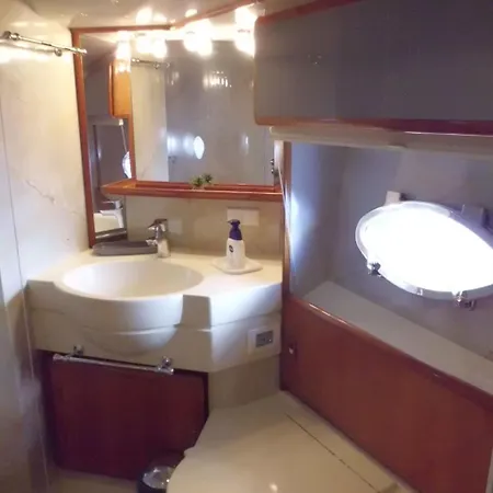 Luxury Boat Botel Sant Adrià de Besòs